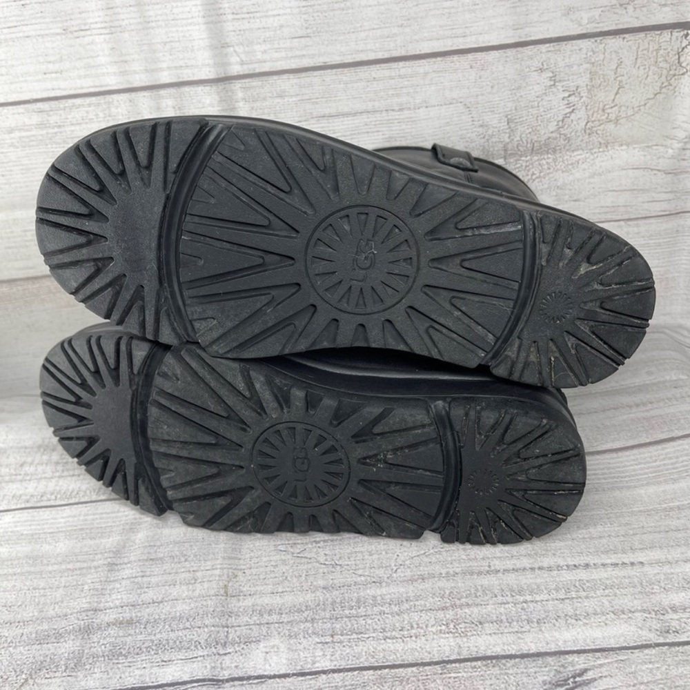 Women’s 7 UGG Classic Weather Mini Black Leather & Wool Boots - Picture 6 of 7